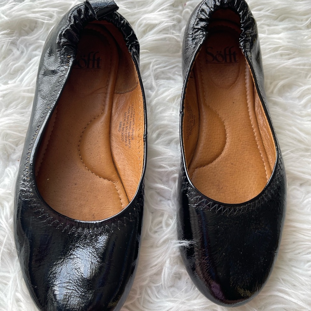 Sofft Black Leather Ballet Flats with Elastic Edge